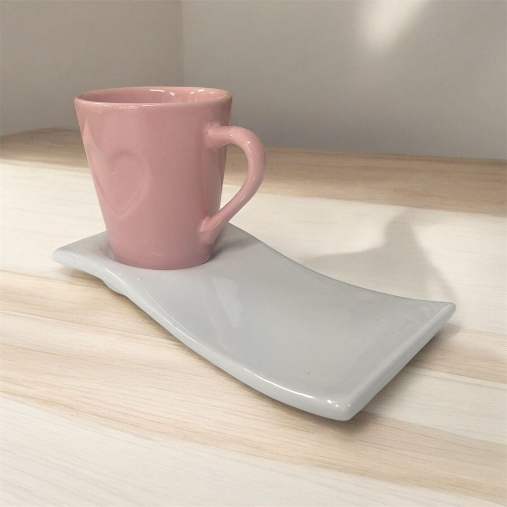 Kit Xícara Rosa de relevo Coração  + Pire...