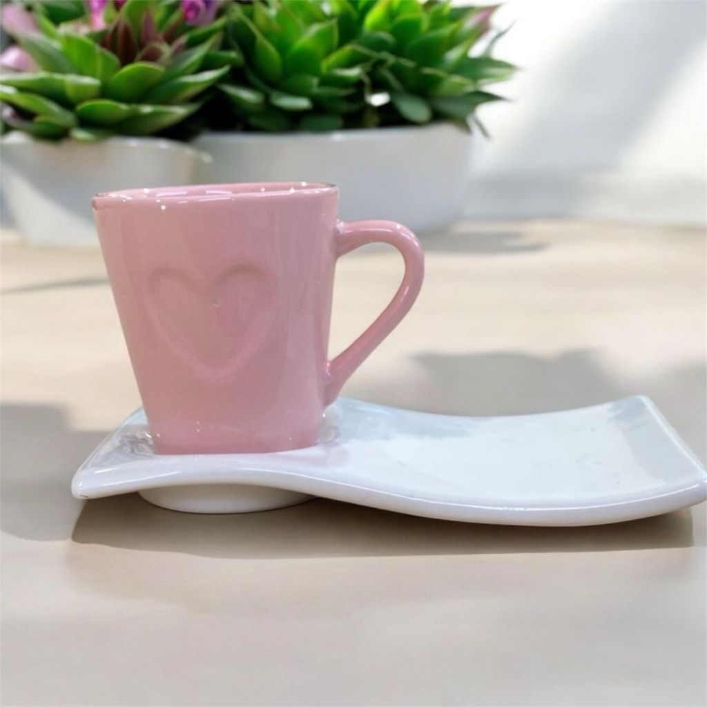 Kit Xícara Rosa de relevo Coração  + Pire...